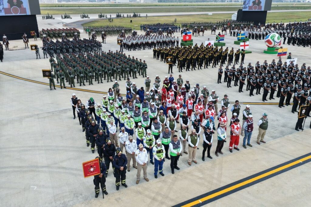Elementos del Plan Kukulkán durante la ceremonia en Santa Lucía