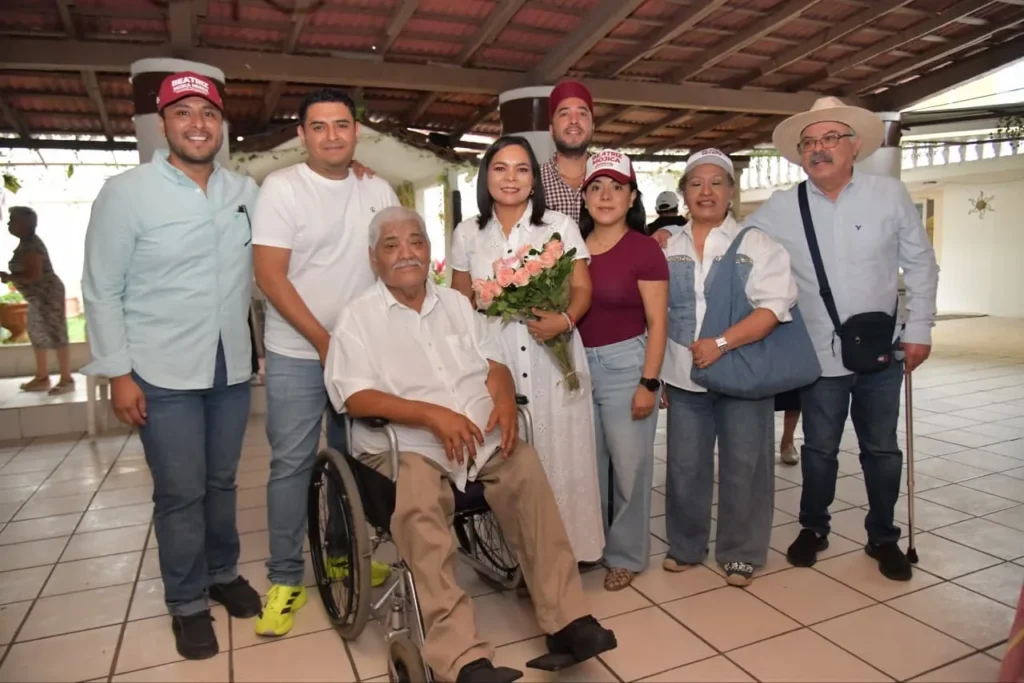 1787596403331-1644ybzjxr8h Beatriz Mojica Morga y el diputado Juan Valenzo Villanueva en encuentro con adultos mayores en Chilpancingo, Guerrero.
