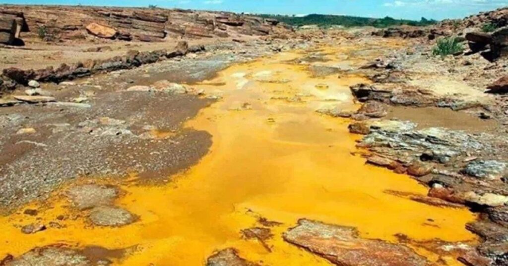 Río Sonora contaminado y comunidades afectadas por el derrame tóxico de Grupo México en 2014, que aún esperan la remediación y el pago de 500 mdp.