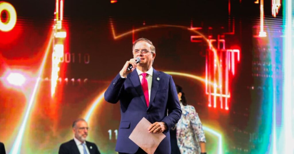 Marcelo Ebrard inaugura InnovaFest Querétaro 2026 con 5 mil asistentes y 400 prototipos en exhibición.
