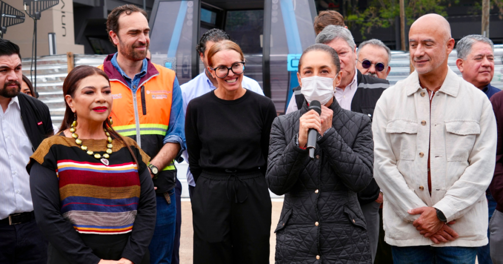 Presidenta Claudia Sheinbaum supervisa la construcción de la Línea 4 del Cablebús en la estación Universidad, proyecto de movilidad y justicia social.