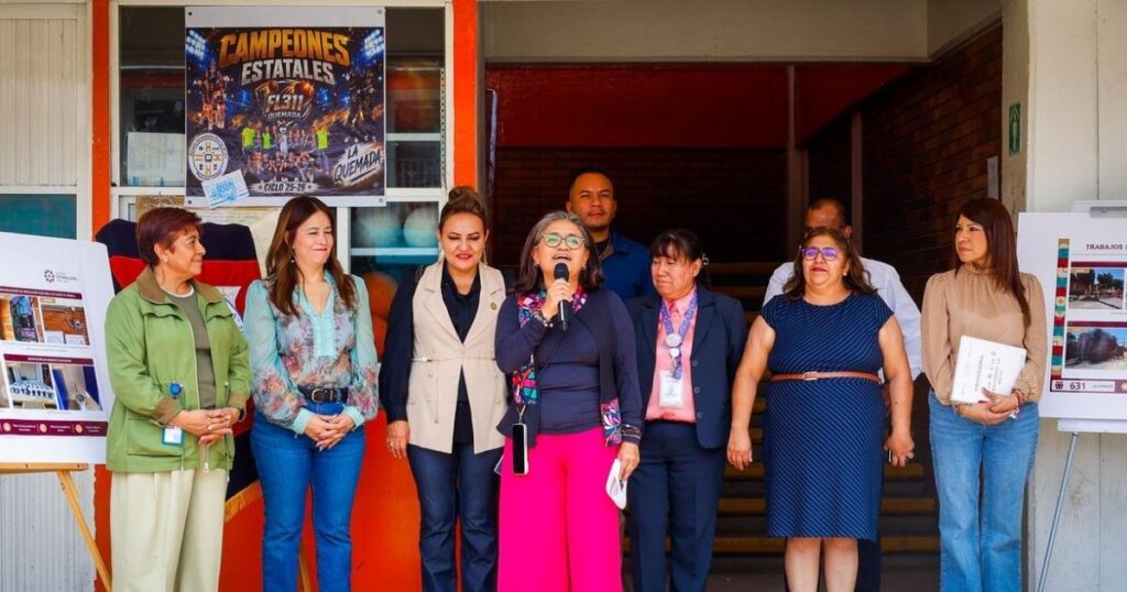 Aleida Alavez participa en la entrega de escuelas rehabilitadas en Iztapalapa como parte del programa "De la A a la Z" para el regreso a clases.