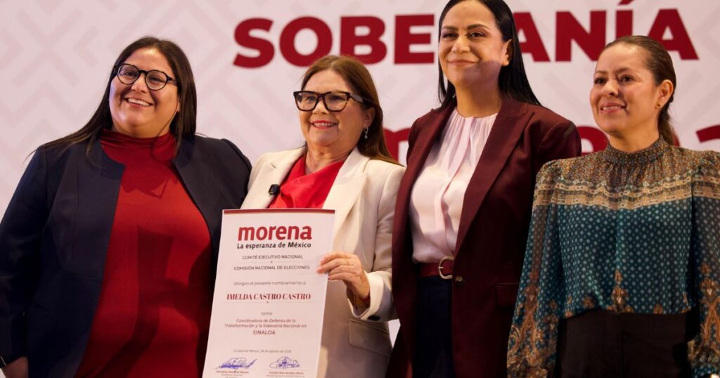 Imelda Castro muestra el documento oficial que la acredita como coordinadora de Morena en Sinaloa para las elecciones de 2027.