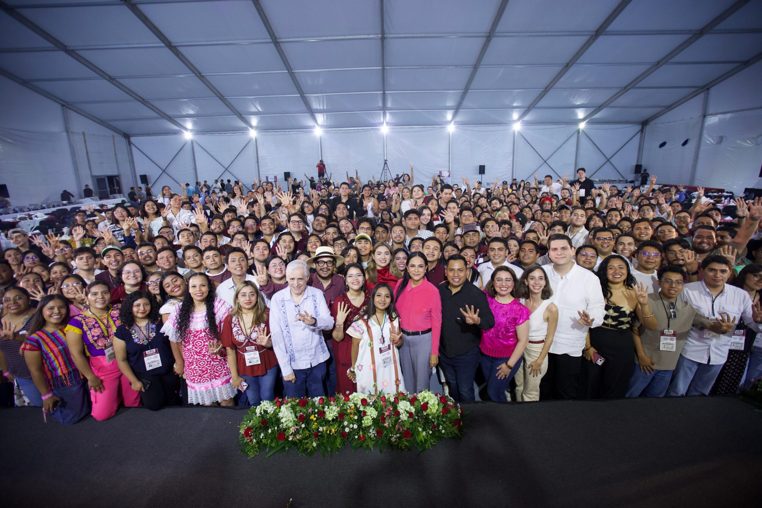 Panorámica del Cuarto Campamento Nacional #JovenEsMorena en Chiapas, con jóvenes participantes reunidos en un espacio de encuentro.