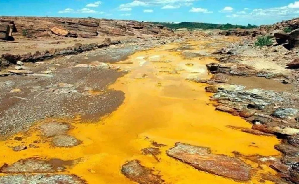 derrame_rxo_sonora_ok.jpg_172596871 Río Sonora contaminado y comunidades afectadas por el derrame tóxico de Grupo México en 2014, que aún esperan la remediación y el pago de 500 mdp.