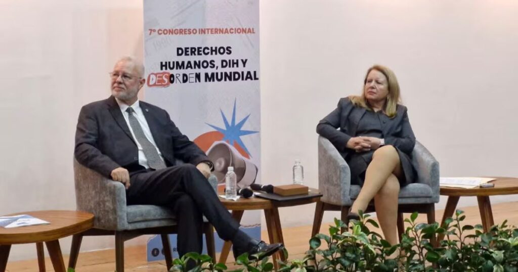 Loretta Ortiz durante conferencia sobre inteligencia artificial y función jurisdiccional en Guadalajara
