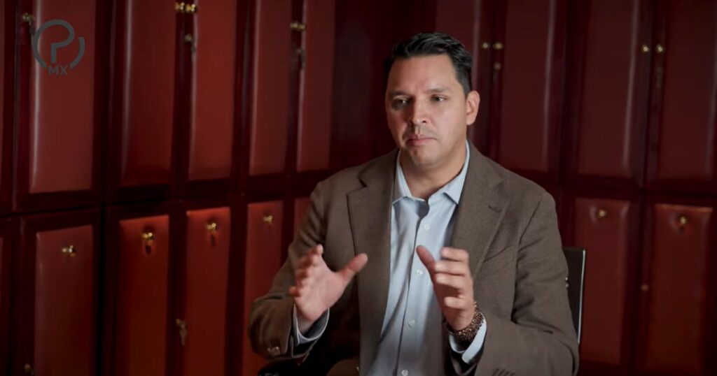 Arístides Guerrero durante entrevista sobre pueblos afromexicanos para Oxígeno Puro MX