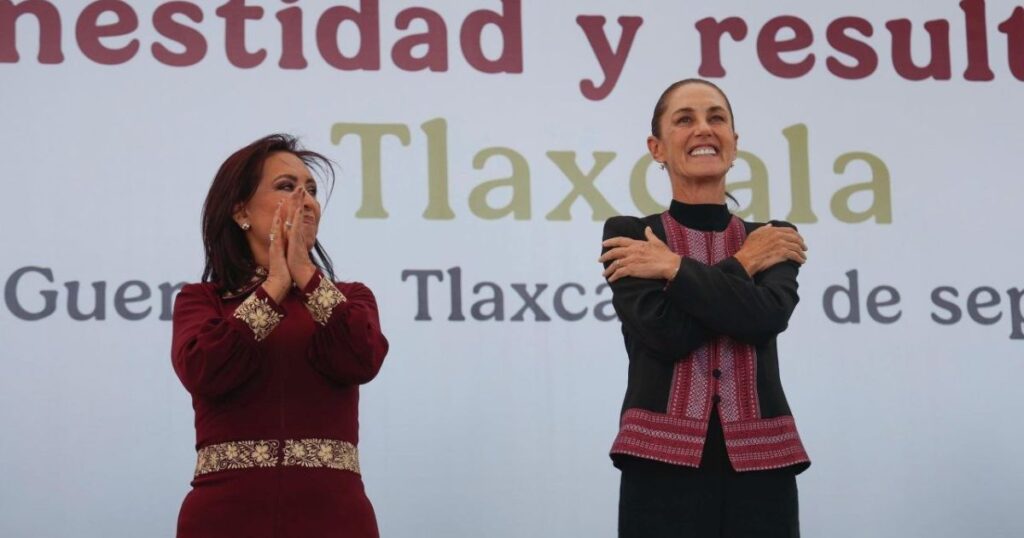 Claudia Sheinbaum y Lorena Cuéllar durante la gira sobre Bienestar en Tlaxcala