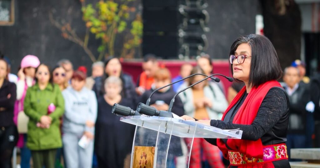 Aleida Alavez habla durante la ceremonia en la que Iztapalapa conmemora la Independencia de México