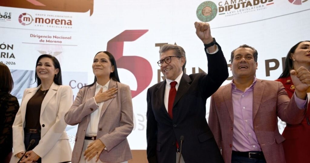 Dirigencia de Morena y legisladores durante la V Reunión Plenaria del Grupo Parlamentario en la Cámara de Diputados.