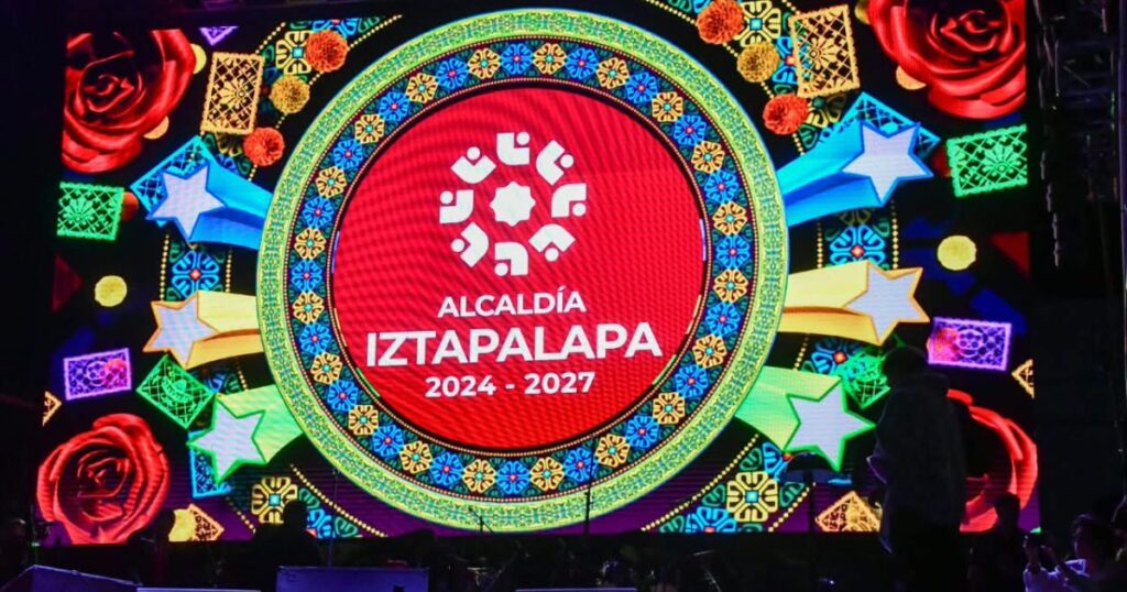 Escenario del Grito de Independencia en Iztapalapa durante las fiestas patrias de 2026