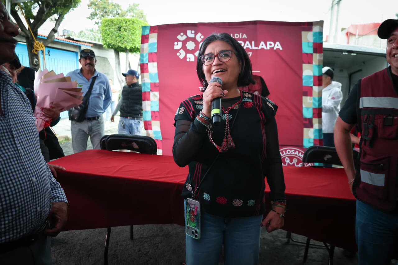 Aleida Alavez presenta un proyecto de espacio público ante habitantes de Iztapalapa