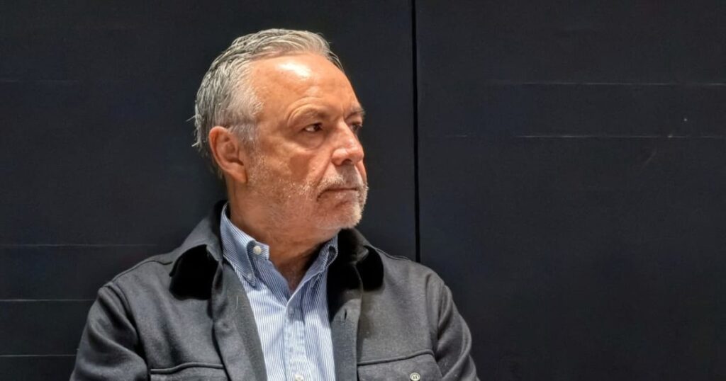 Retrato del diputado Alfonso Ramírez Cuéllar hablando sobre trazabilidad del combustible