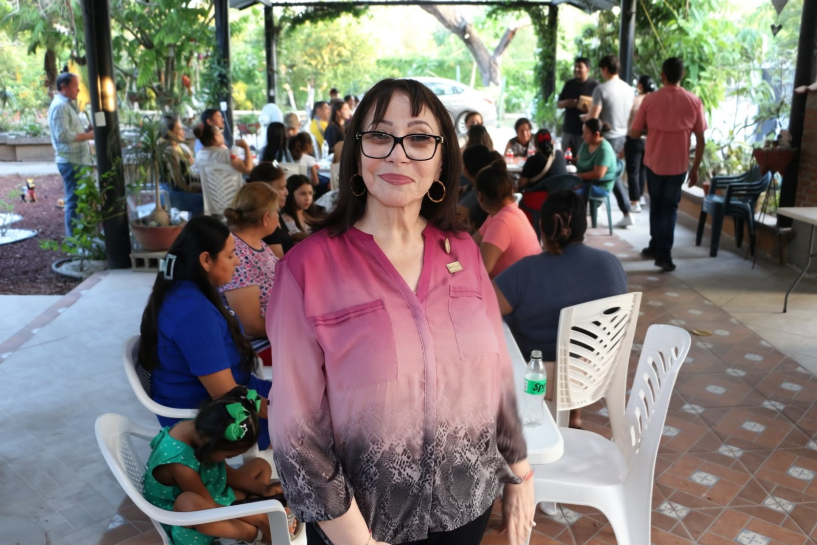 Blanca Anzaldúa durante una reunión con vecinas y vecinos de Alianza Caballeros