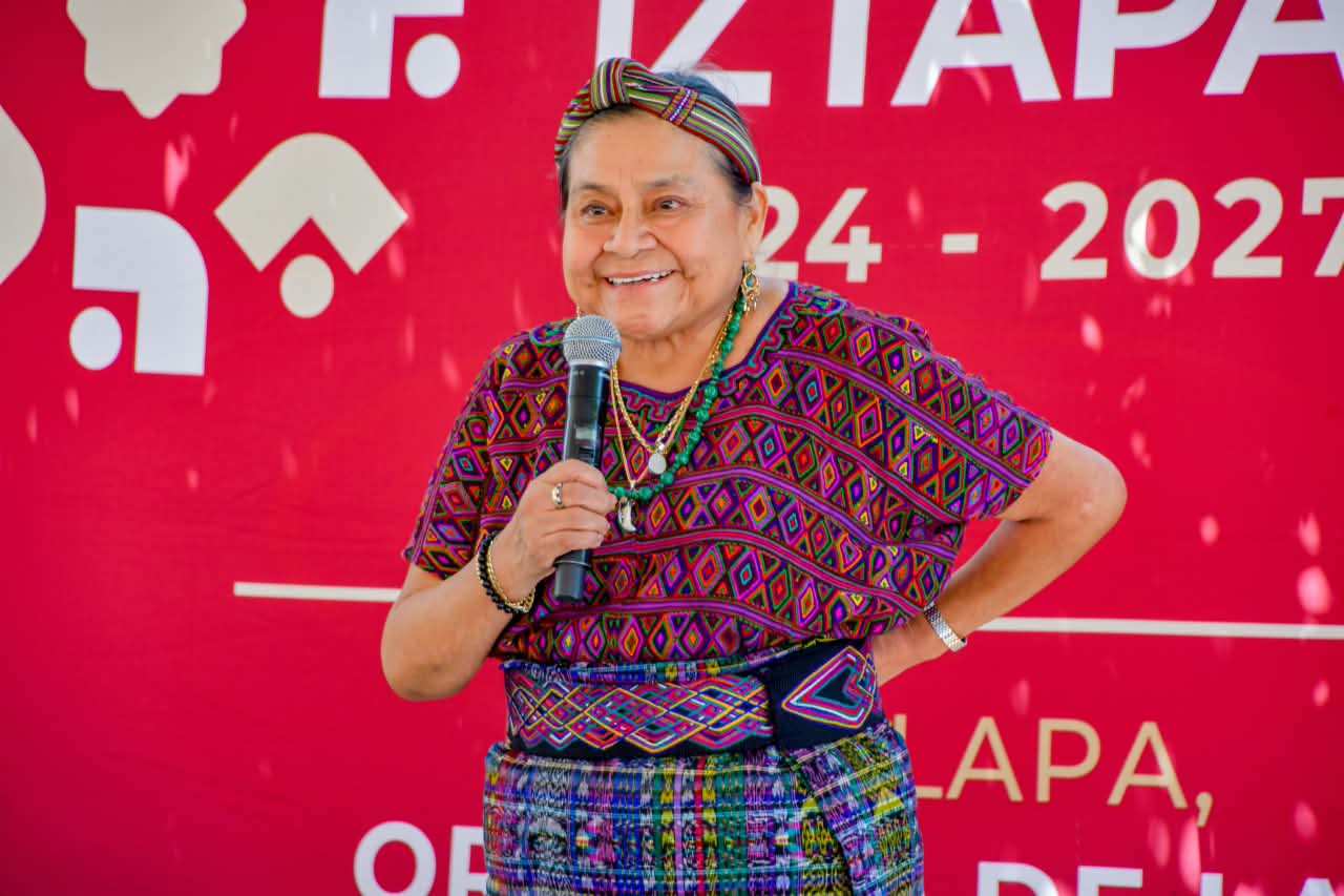 Rigoberta Menchú durante su participación en el conversatorio realizado en Iztapalapa