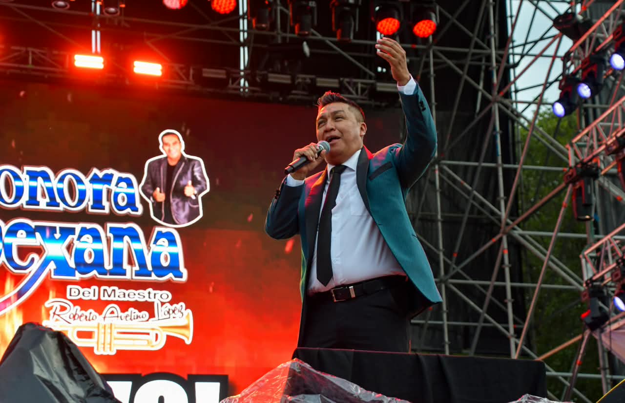 Presentación musical durante la celebración del Grito de Independencia en Iztapalapa