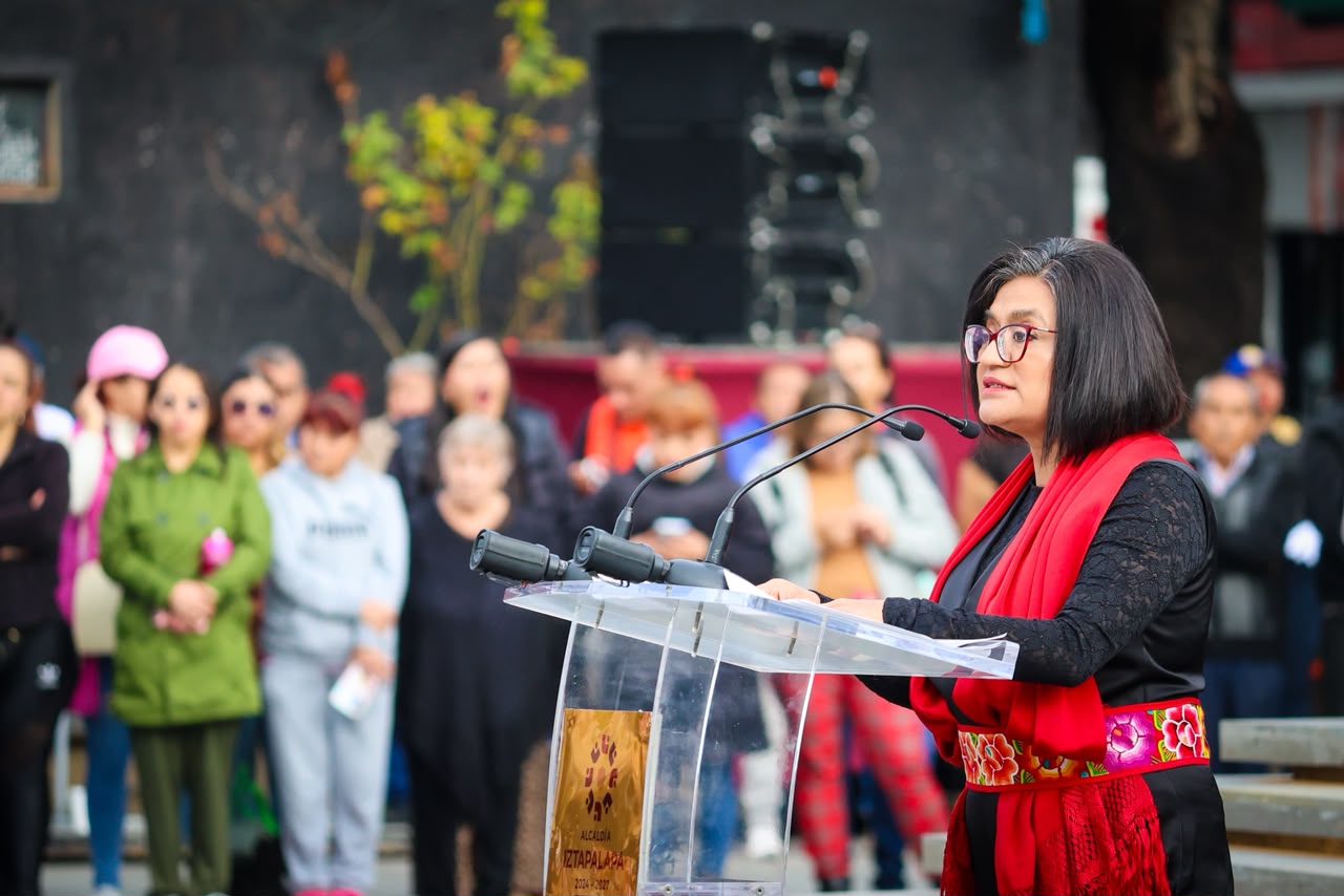 Aleida Alavez habla durante la ceremonia en la que Iztapalapa conmemora la Independencia de México