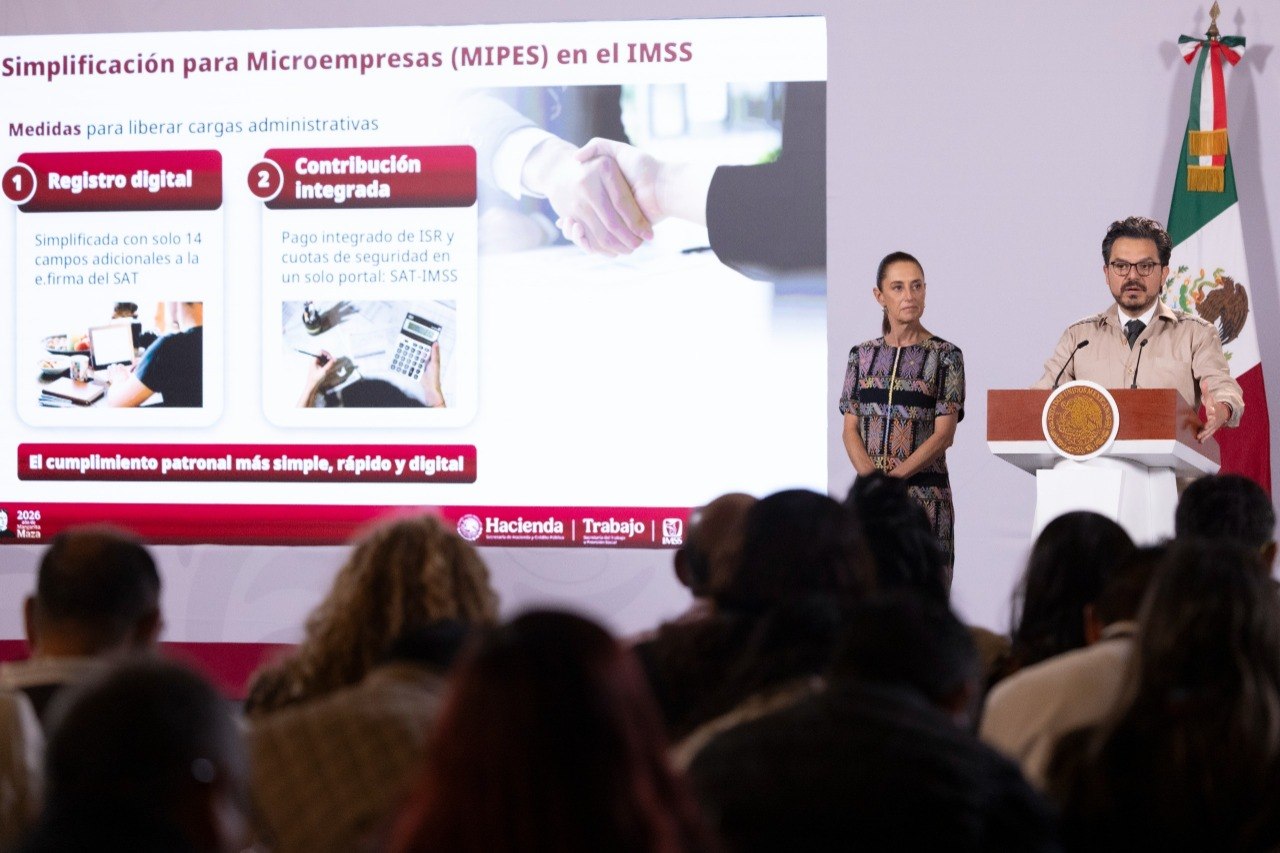 Presentación de medidas para pequeñas empresas durante la conferencia presidencial, con Claudia Sheinbaum y Zoé Robledo