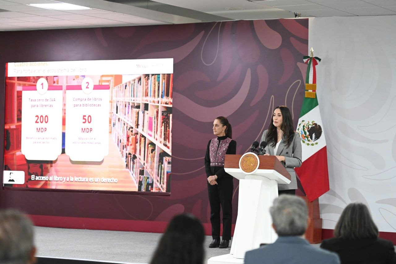 Presentación de la tasa cero IVA para librerías durante la conferencia en Irapuato