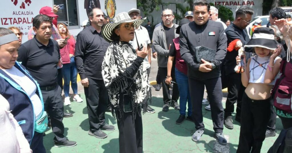 Personal de seguridad y protección civil durante el Simulacro Nacional en Iztapalapa