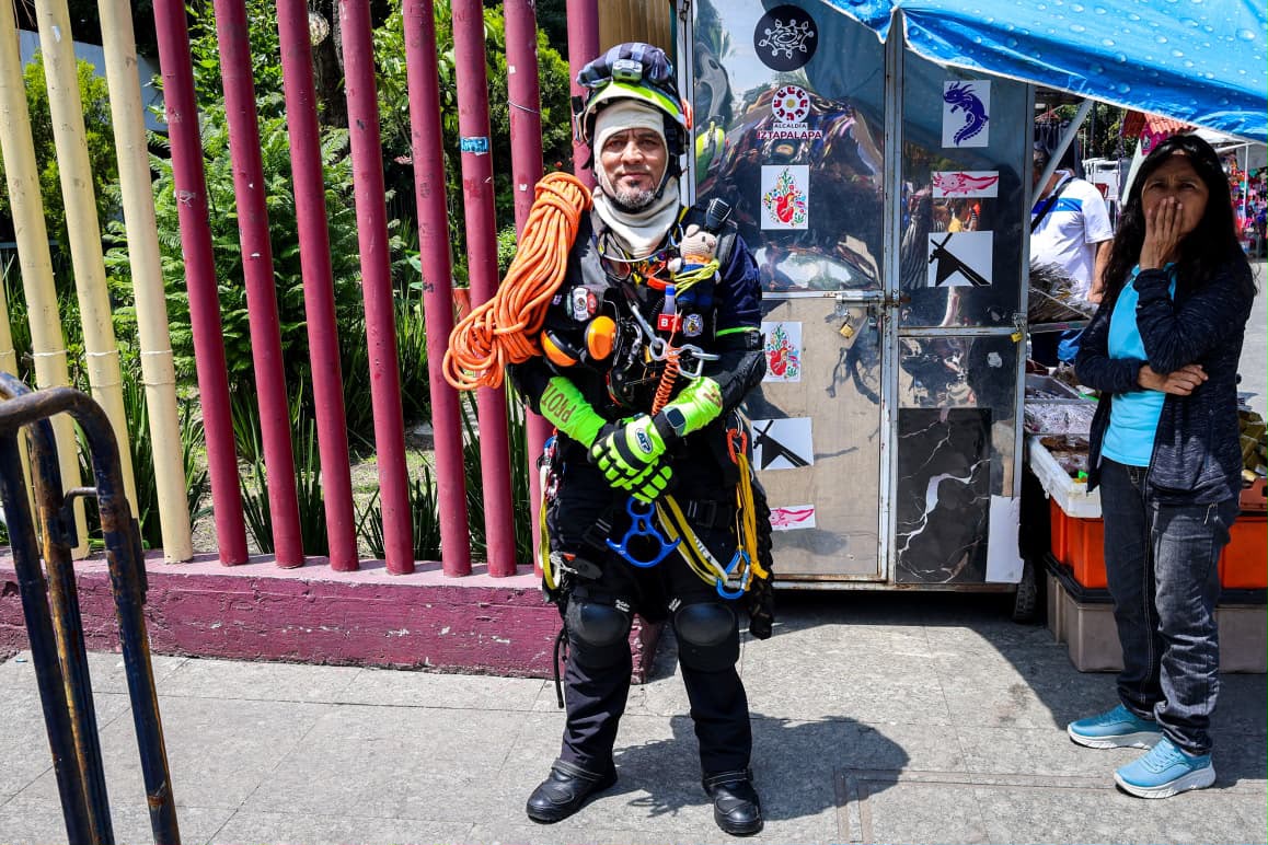 Personal de Protección Civil, seguridad y habitantes durante el Simulacro Nacional en Iztapalapa.