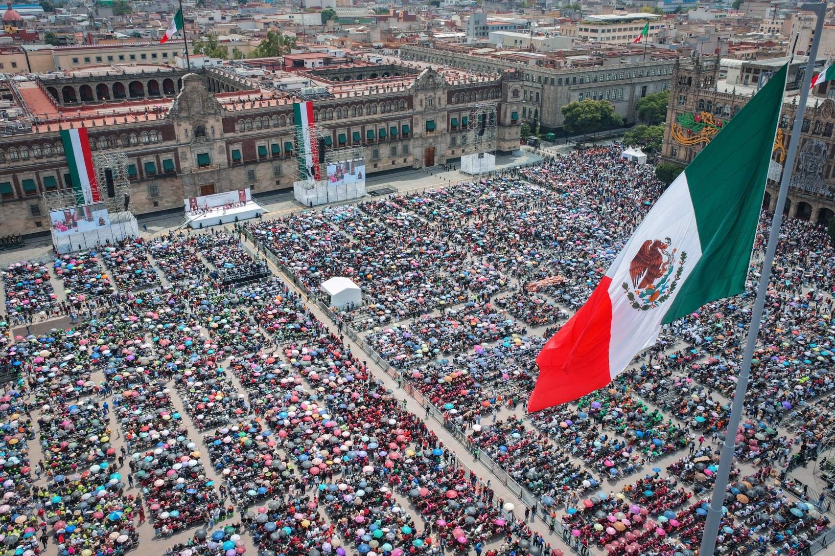 Vista aérea del Zócalo durante el cierre de la gira nacional de Claudia Sheinbaum