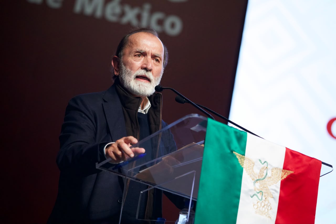Orador participa en la conmemoración de los 15 años de Morena.
