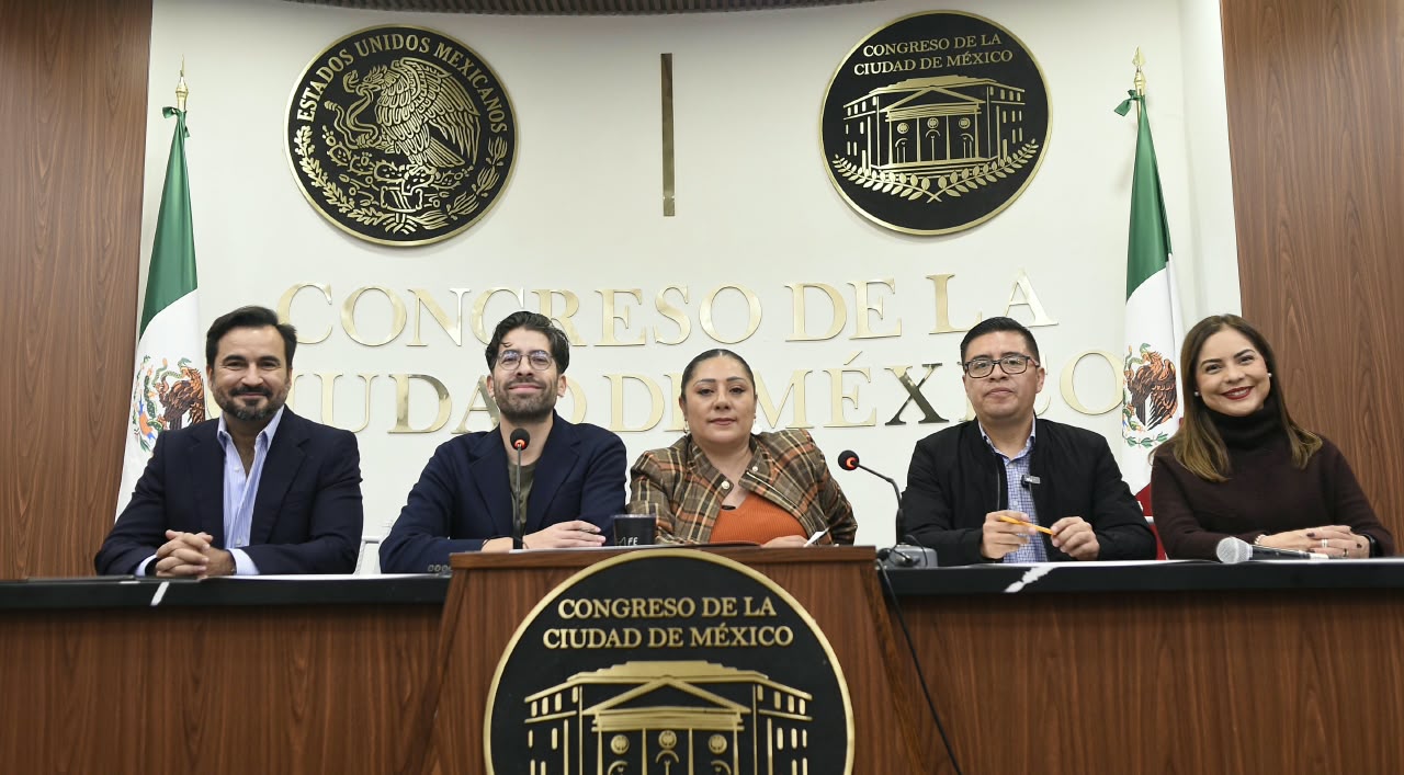 Conferencia de prensa en el Congreso de la Ciudad de México