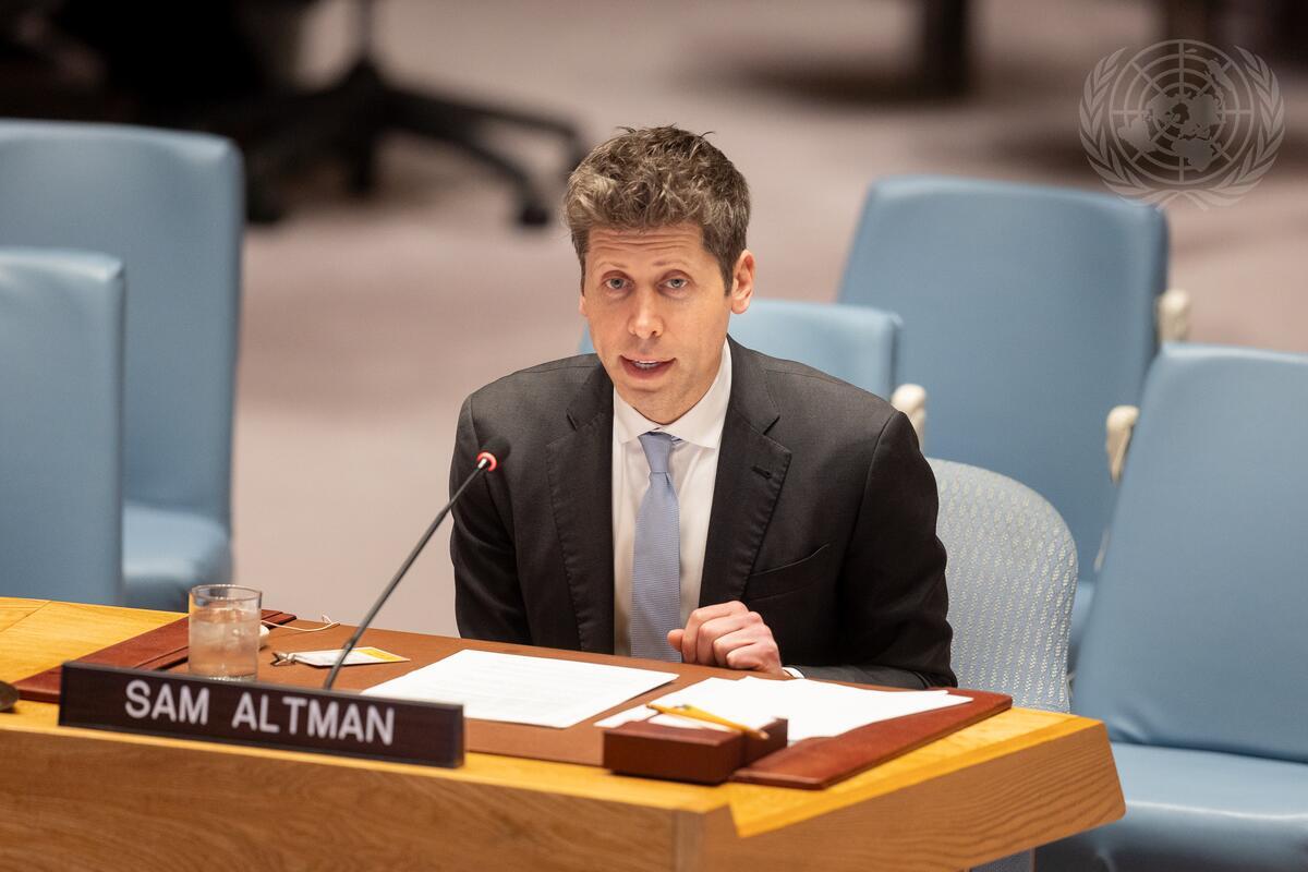 Sam Altman habla ante el Consejo de Seguridad de la ONU durante una sesión sobre inteligencia artificial